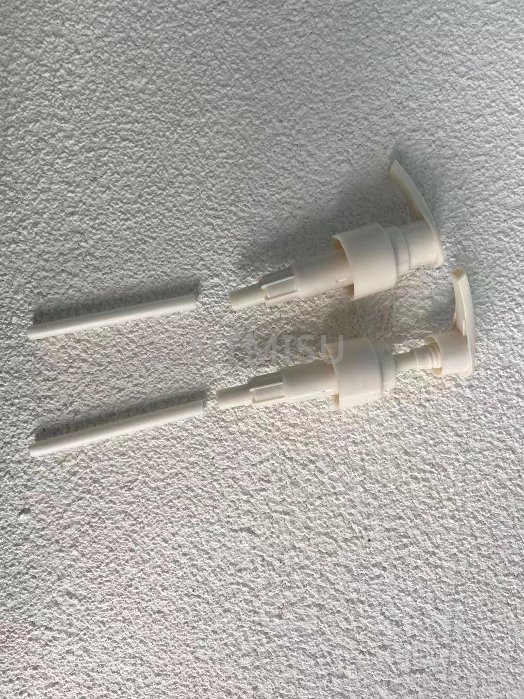 High Quality PLA Curved Nozzle Liquid Pump Dispenser White Natural Lotion Pump