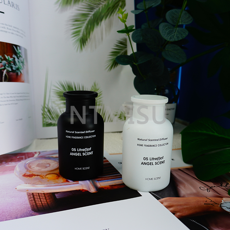 Black And White Belly Aromatherapy Bottle Custom Color Glass Bottle Fragrance Ornaments