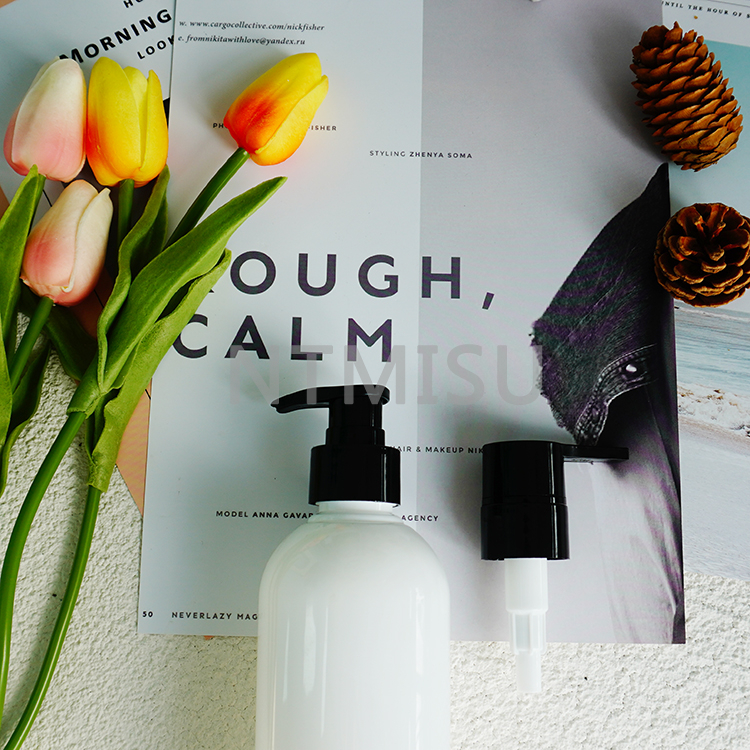 28 410 Classic Style Curved Nozzle Shiny Black Lotion Pump For Liquid Dispensing