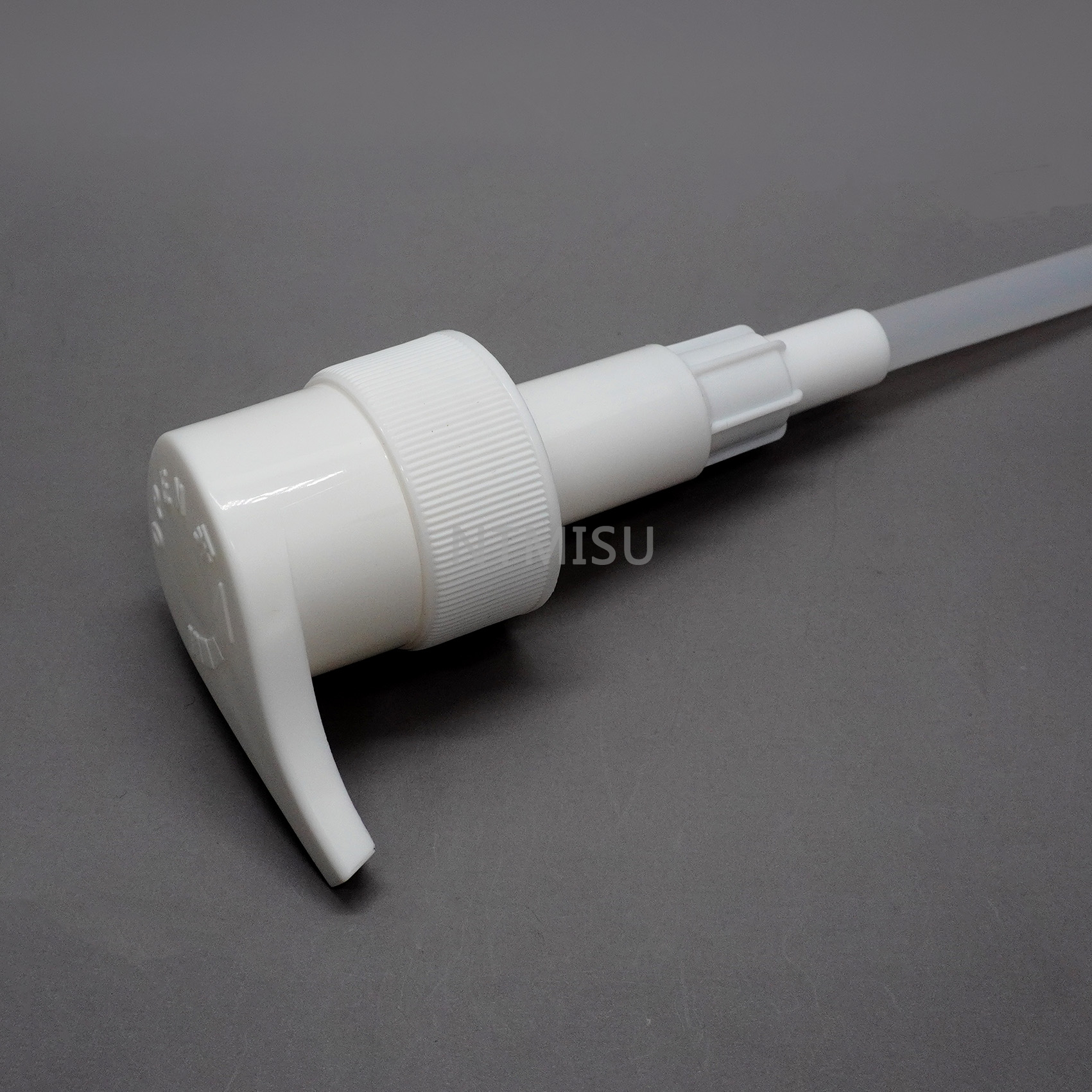 32 410 White Ribbed Plastic Lotion Pump