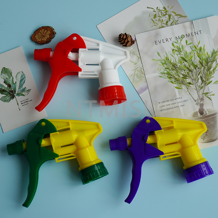 Plastic Hand D Trigger Sprayer 28mm for Garden Watering