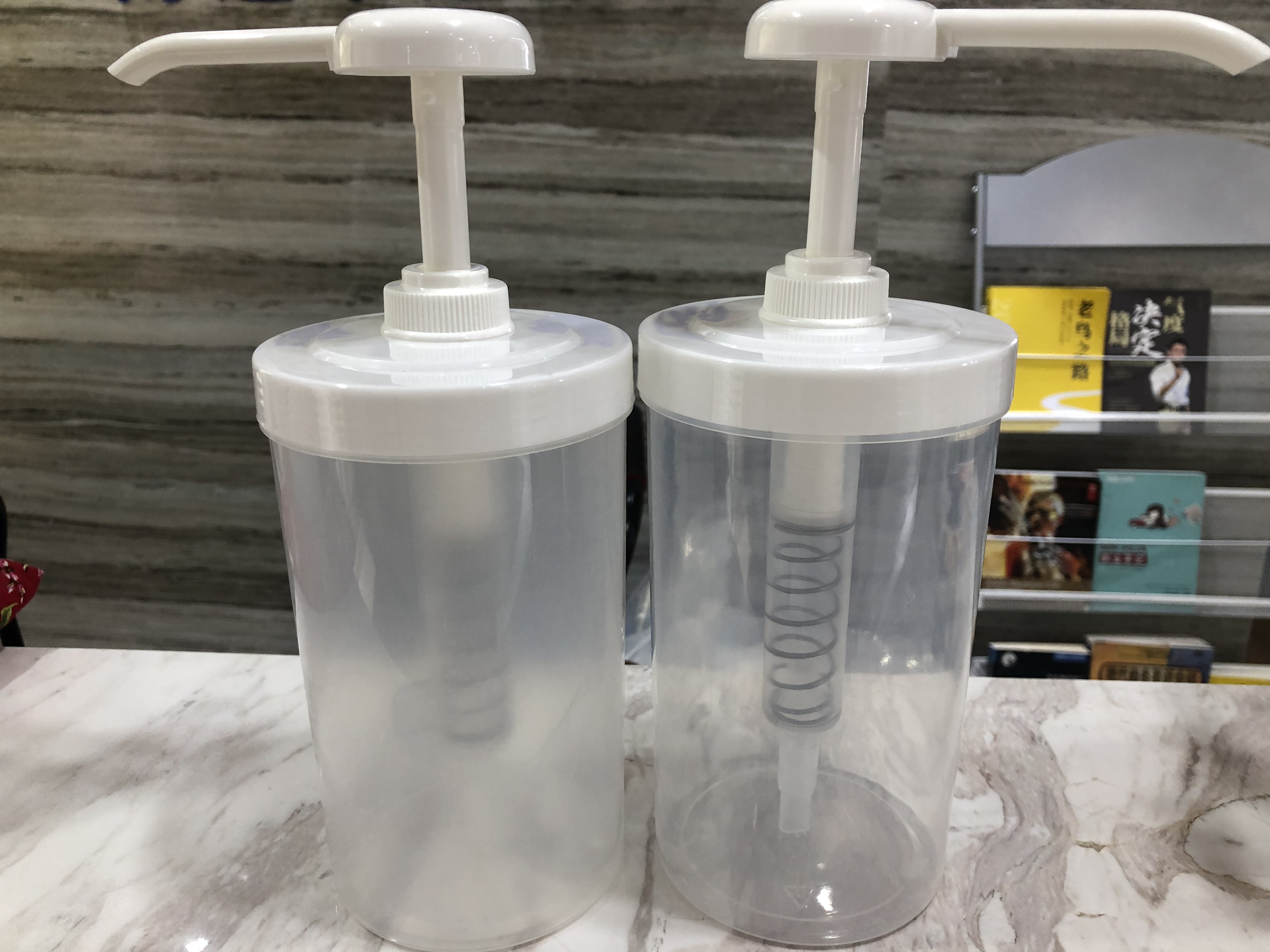 Plastic Sticky Sauce Pump Dispenser with PET Plastic 16.6oz 500ml Container Bottle