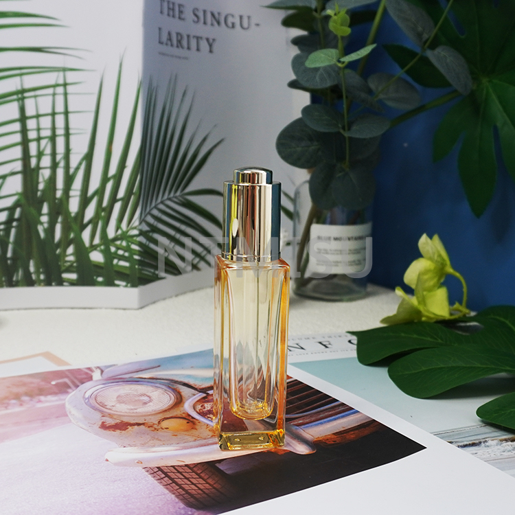 Brilliant 30ml Orange Square Glass Bottle with Shining Golden Press Dropper