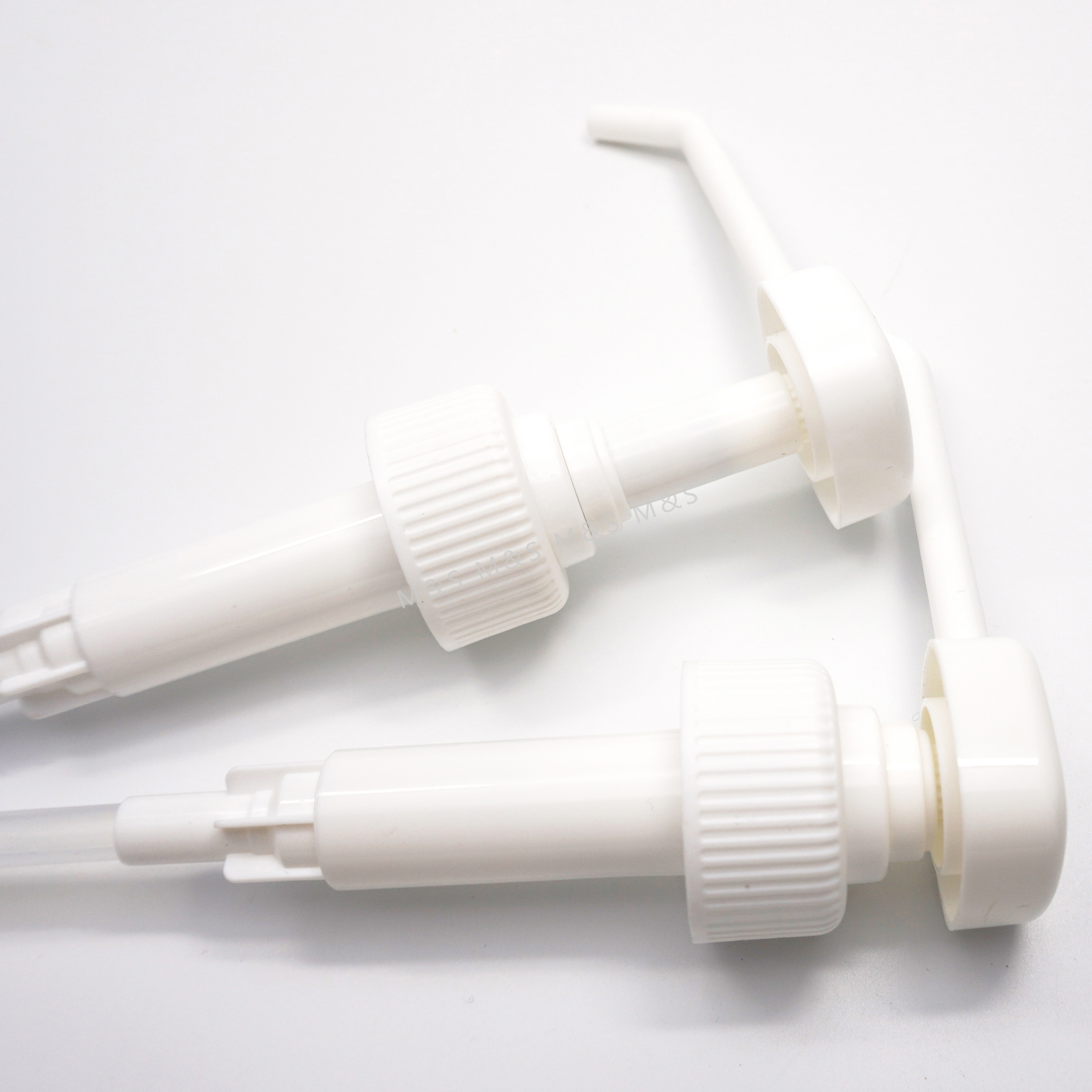 28 410 White Screw Plastic Dispenser Lotion Pump with Long Nozzle