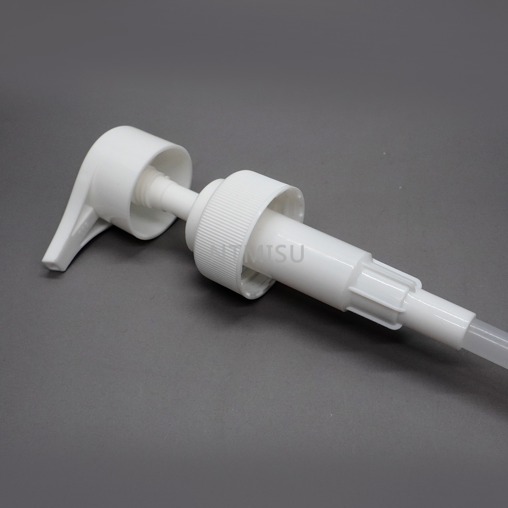 32 410 White Ribbed Plastic Lotion Pump