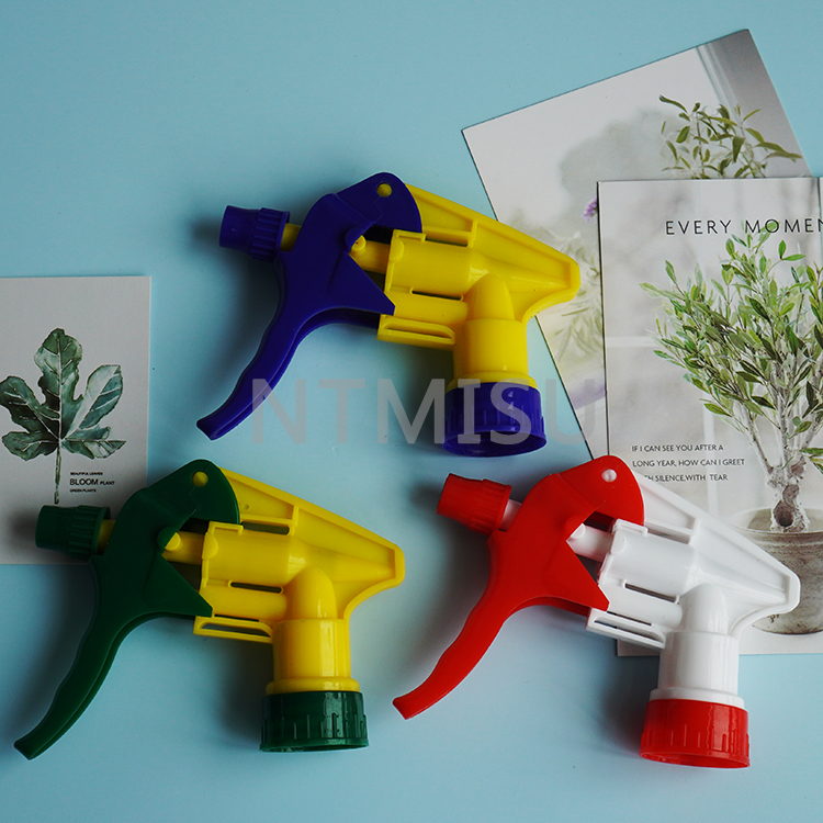 Plastic Hand D Trigger Sprayer 28mm for Garden Watering