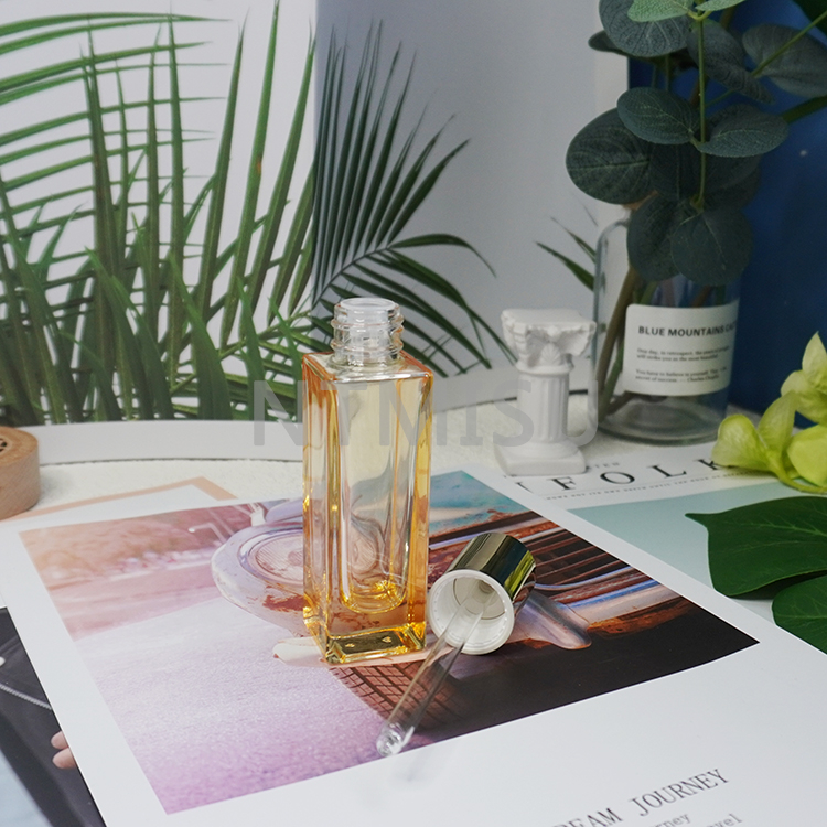 Brilliant 30ml Orange Square Glass Bottle with Shining Golden Press Dropper