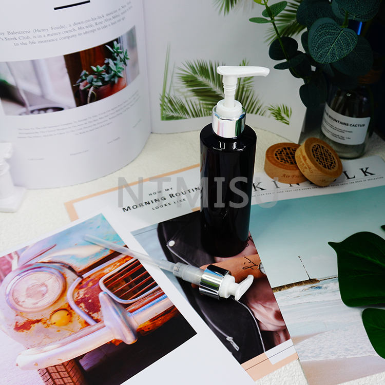 Wholesale White Streamline Up And Down Lotion Pump with Shiny Silver Closure