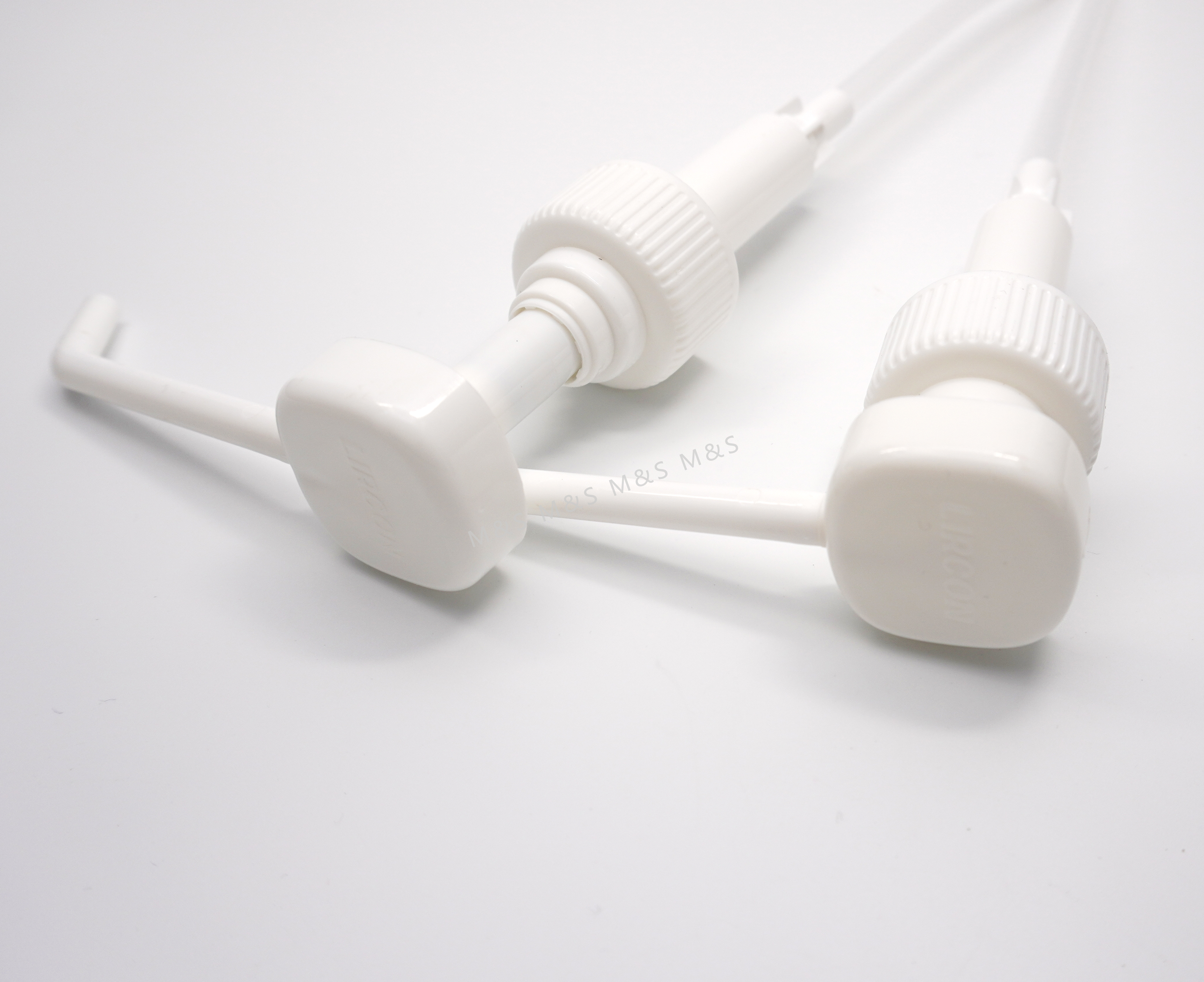 28 410 White Screw Plastic Dispenser Lotion Pump with Long Nozzle