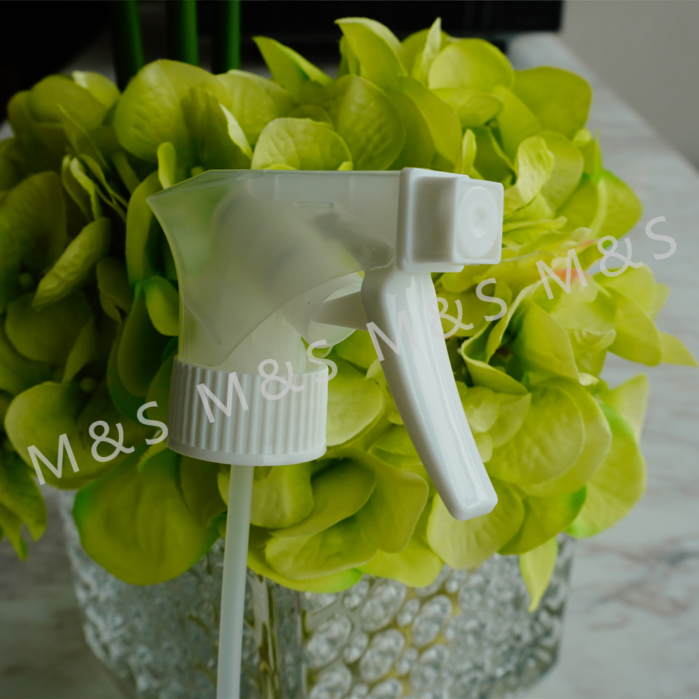 28mm White and Transparent Ribbed Plastic Hand Trigger Sprayer