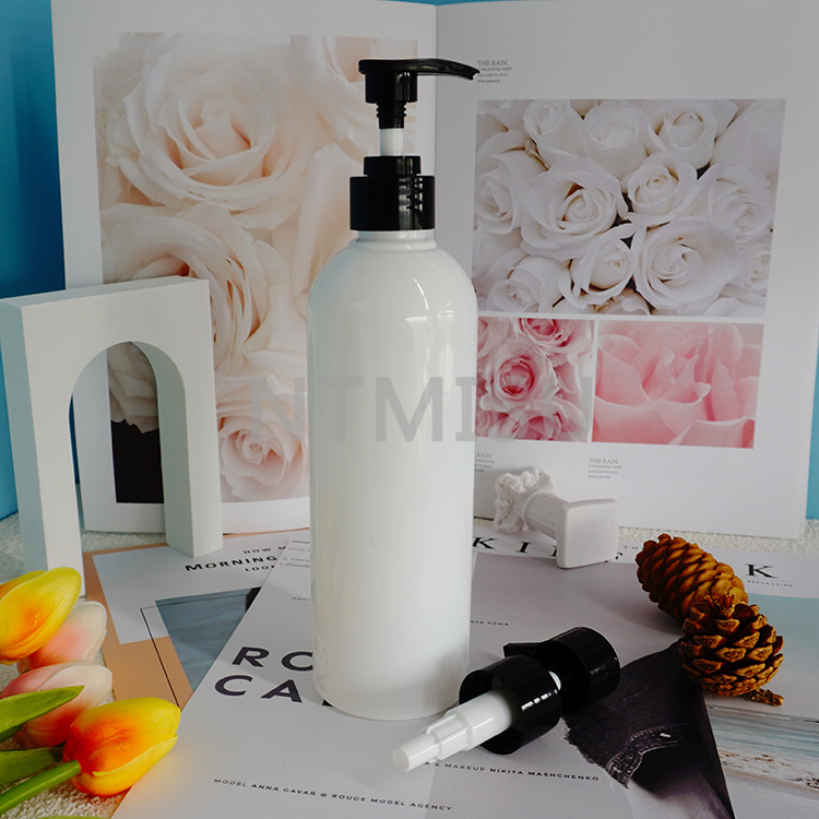 28 410 Classic Style Curved Nozzle Shiny Black Lotion Pump For Liquid Dispensing