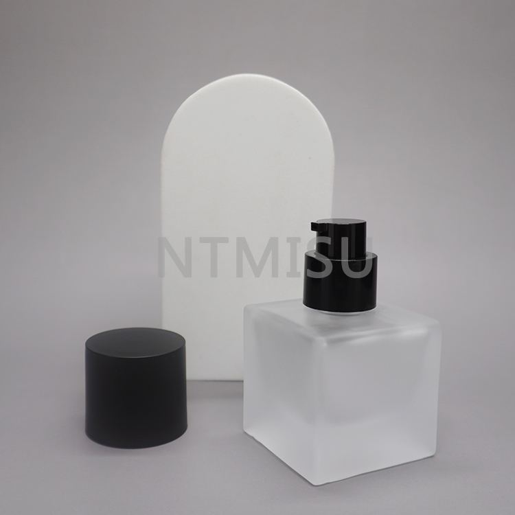 Cosmetic Packaging 30ml Empty Luxury Square Frosted Bottle for Foundation