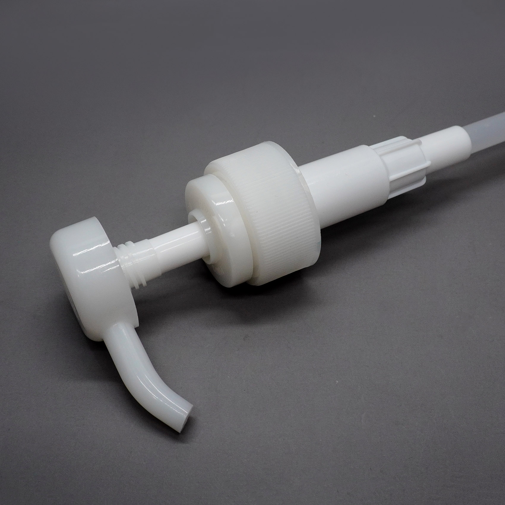 32 410 Milk White Shampoo Lotion Pump