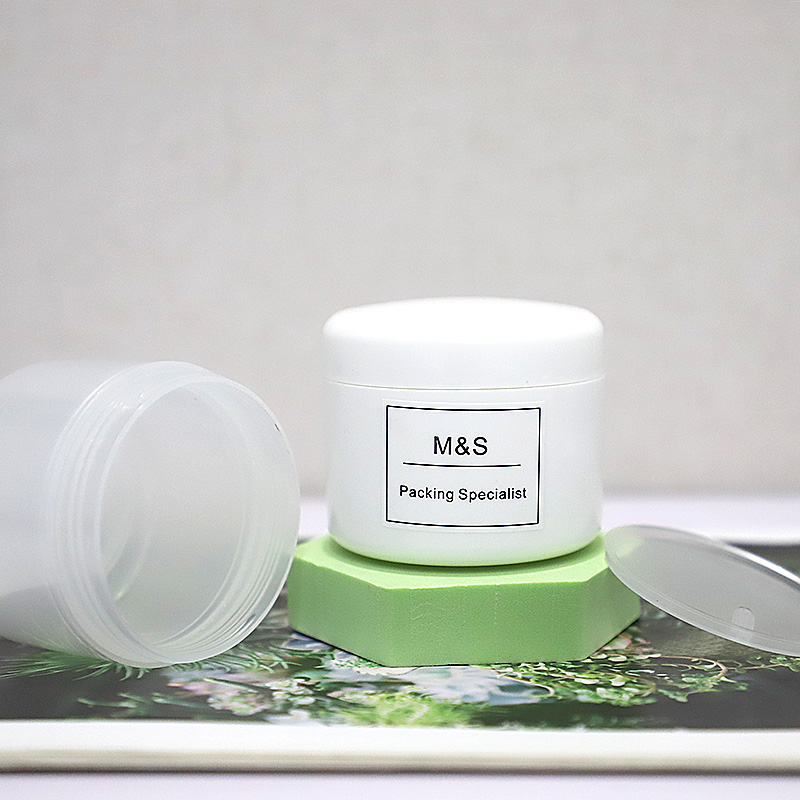 How to Select the Perfect Cream Jar