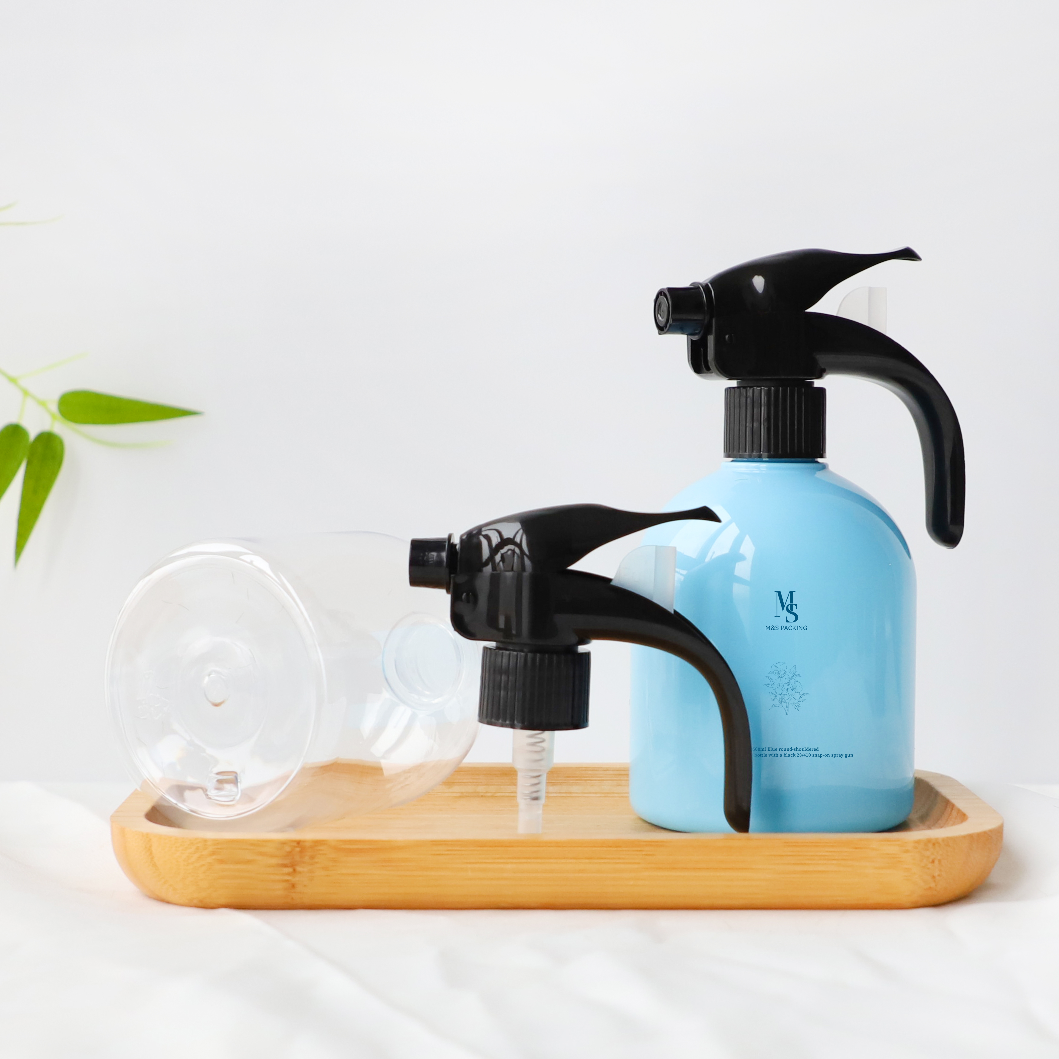 500ml Short Stout Round Shoulder PET Bottle With Black 28/410 Buckle Trigger Sprayer